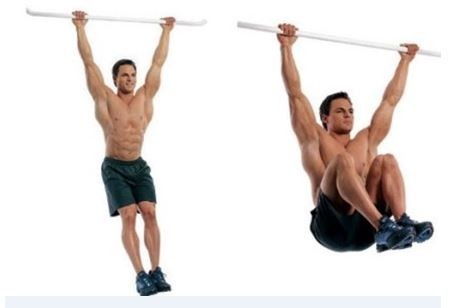 행잉 레그 레이즈 하는 모습