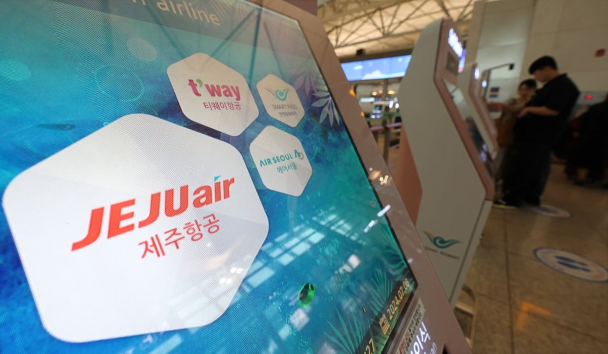 2024년 11월까지 국적 LCC 국제선 탑승객은 2861만1129명에 달했다. 같은 기간 대한항공과 아시아나항공 등 FSC 이용객(2688만4882명)을 뛰어넘을 만큼 해외여행의 보편적 이동수단으로 자리매김했으나, 이번 제주항공 참사로 악영향이 예상된다.