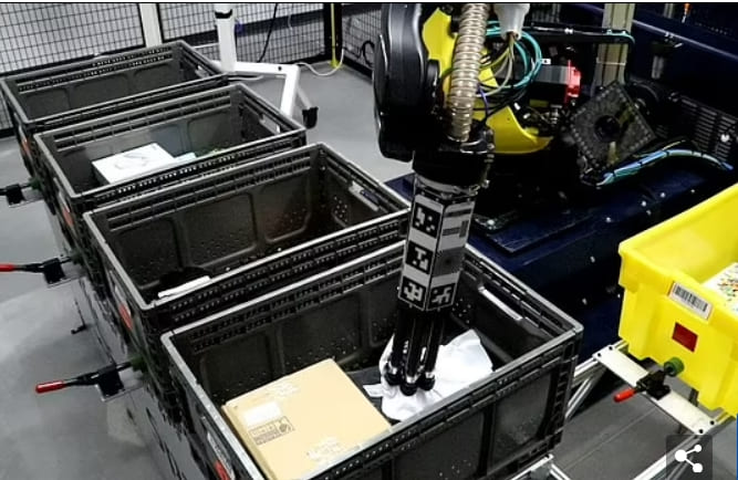 수백만 개 물건을 분류하는 아마존의 스패로우 로봇 팔 VIDEO: Amazon uses new robotic arm to pick up and identify products