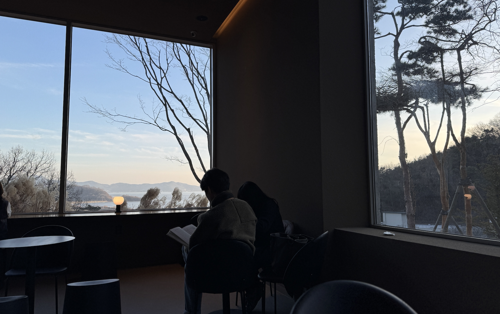 아이와 함께 멍 때리기 위해 찾아갔던 풍경이 좋고 아름다웠던 카페
