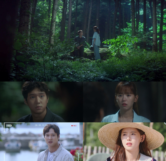 15일 방송된 JTBC 수목드라마 '비밀은 없어' 5회에서 '혓바닥 헐크' 아나운서 송기백(고경표)의 연애 예능 도전과 함께 온우주(강한나)와의 속마음을 확인하는 순간이 그려지고 있다. [사진=JTBC]