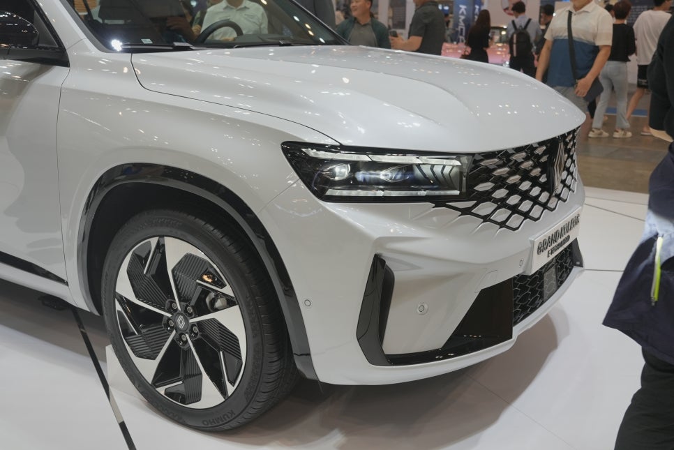 르노 콜레오스 하이브리드 외관 디자인