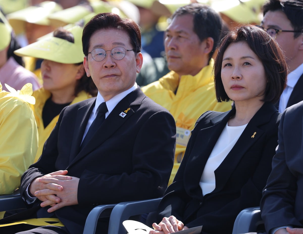 이재명 대통령 4&middot;19 혁명 기념식 참석, 김혜경 여사 동행 및 70명 유공자 포상 (인도&middot;베트남 순방 출국)
