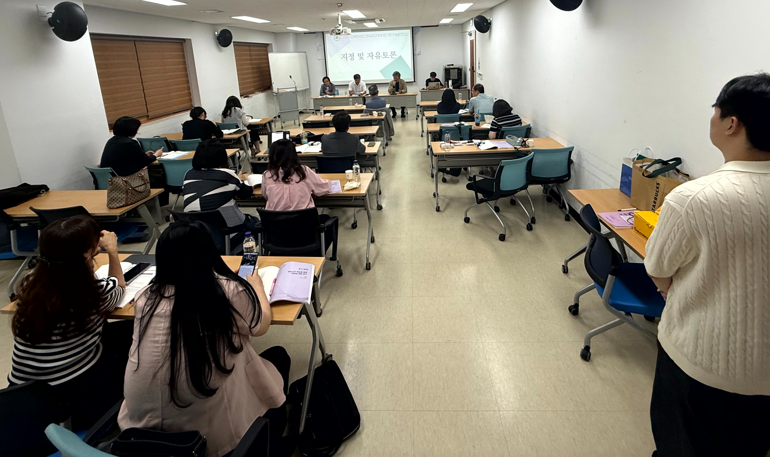 우리 사회의 평생교육이 궁극적으로 나아가야 할 방향은 무엇인가요?