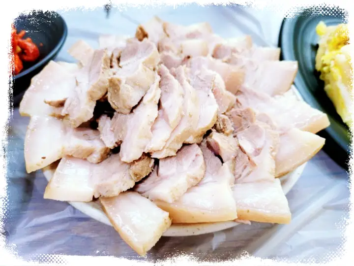 식객 허영만 백반기행 류진 편육 수육과 함께 메밀 막국수를 기가막힌 동치미 국물에 만 막국수 강원도 고성 맛집 소개