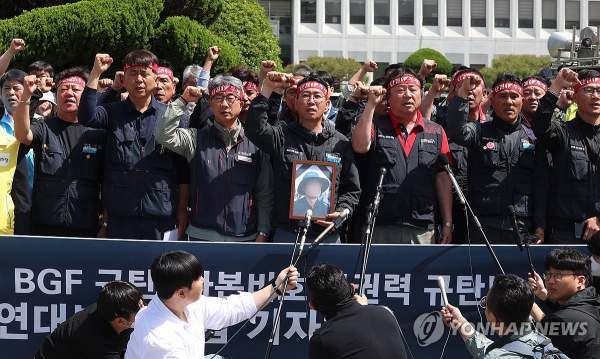 화물연대 물리적 충돌: 경남 경찰청 진입, 공권력 규탄 대치와 BGF리테일 교섭 갈등 심층 분석