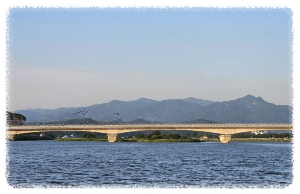 양양 중심을 가로지르는 남대천