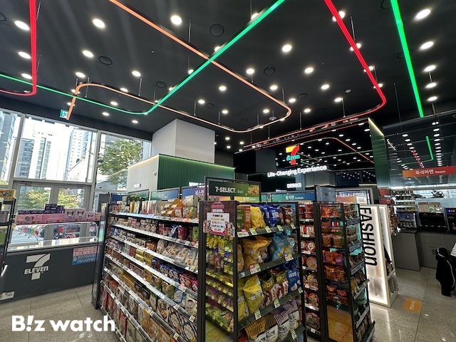 세븐일레븐 뉴웨이브 오리진점 내부.