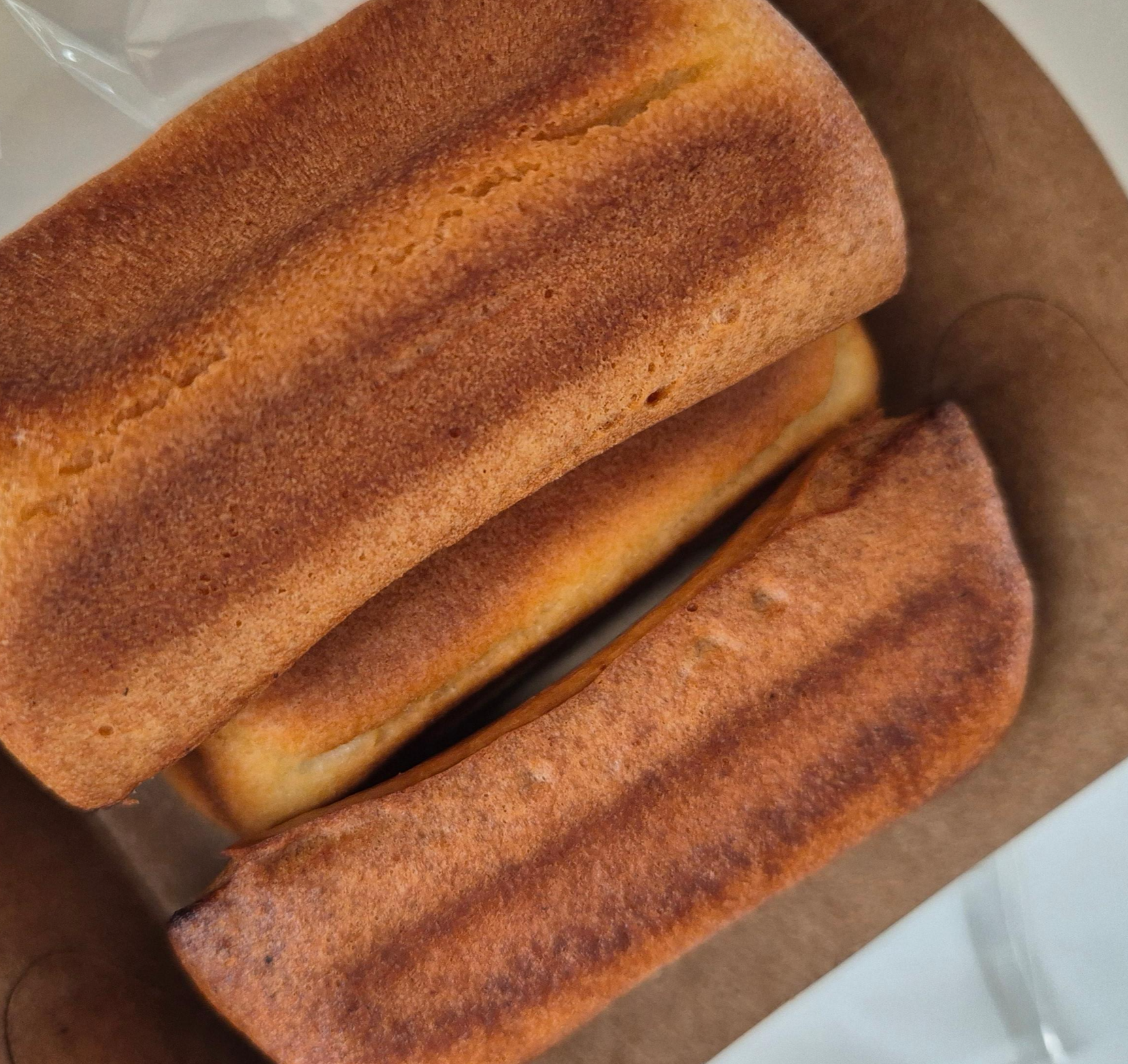 통밀과 아몬드 가루를 적절히 배합하여 만든 촉촉한 머핀