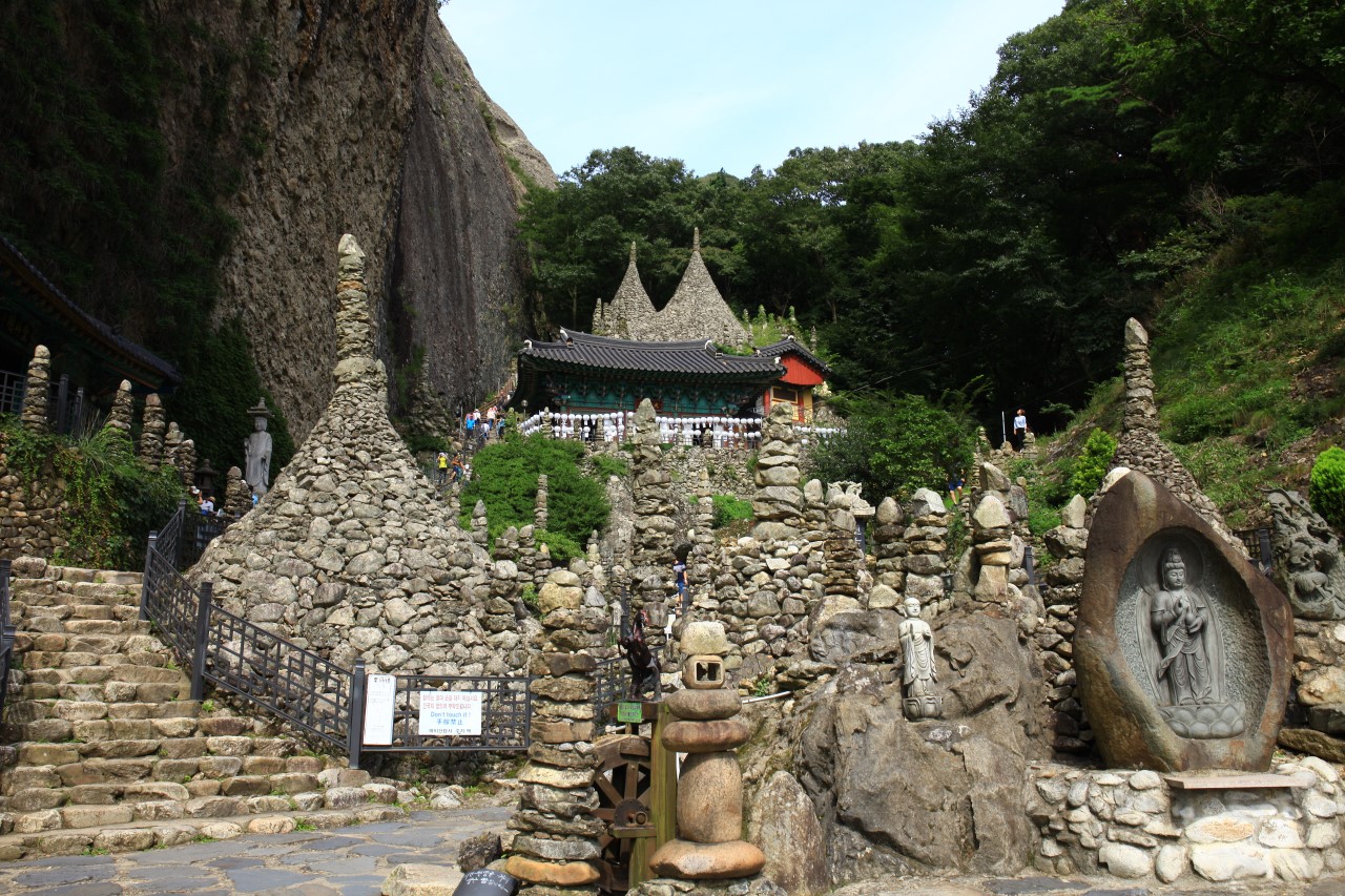 마이산 탑사 내 돌탑들 사진