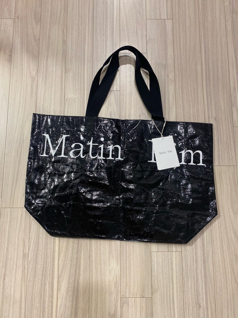 마뗑킴 에코백 타포린백 MATINKIM TARPAULIN SHOPPER BAG IN BLACK