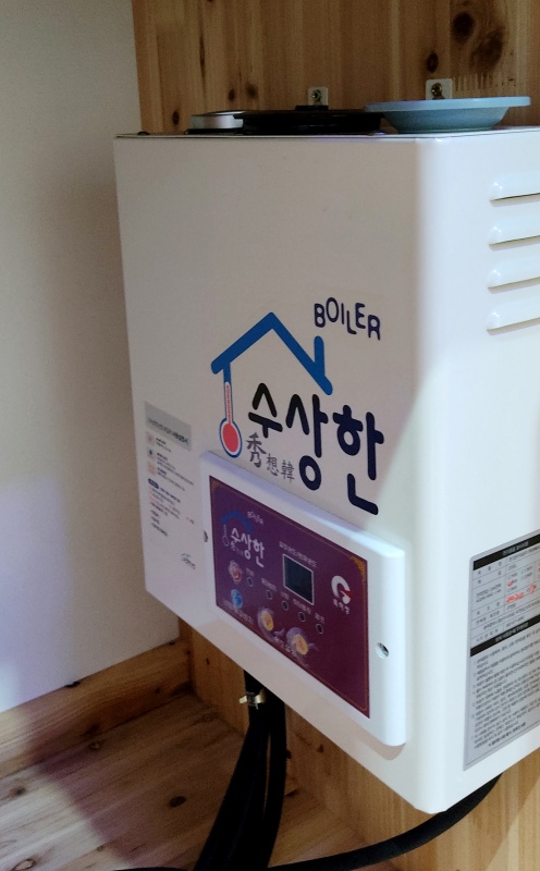 주방쪽에 설치되어있는 수상한 보일러