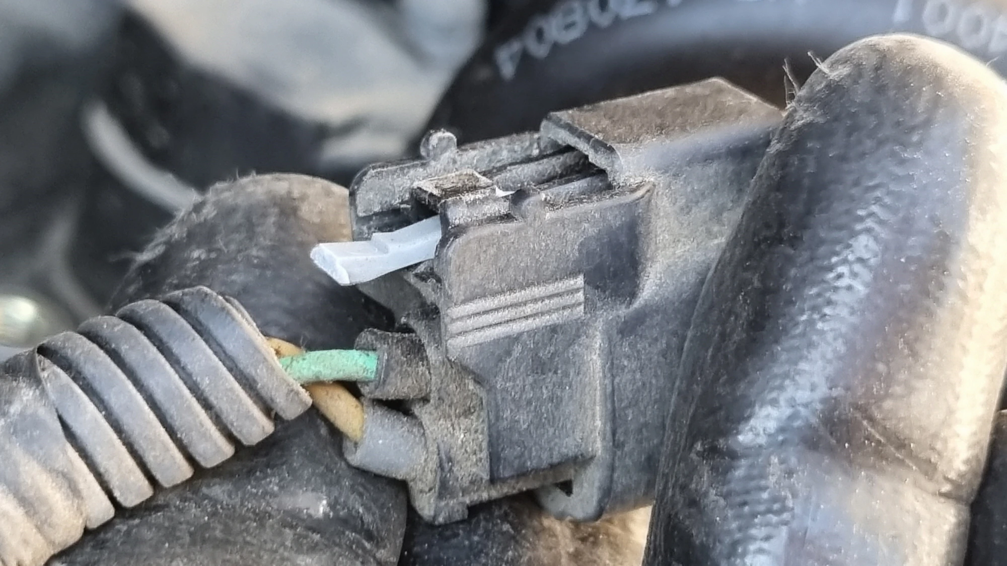 점화플러그 잭 파손 모습