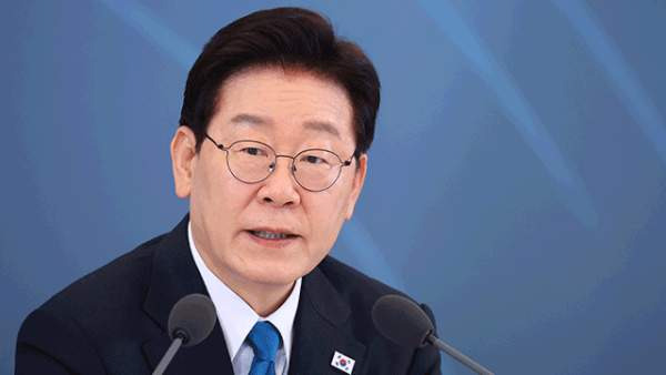 이 대통령 네거티브 규제 전환, "첨단산업 안 되는 것 빼고 다 허용한다" 규제합리화 선언