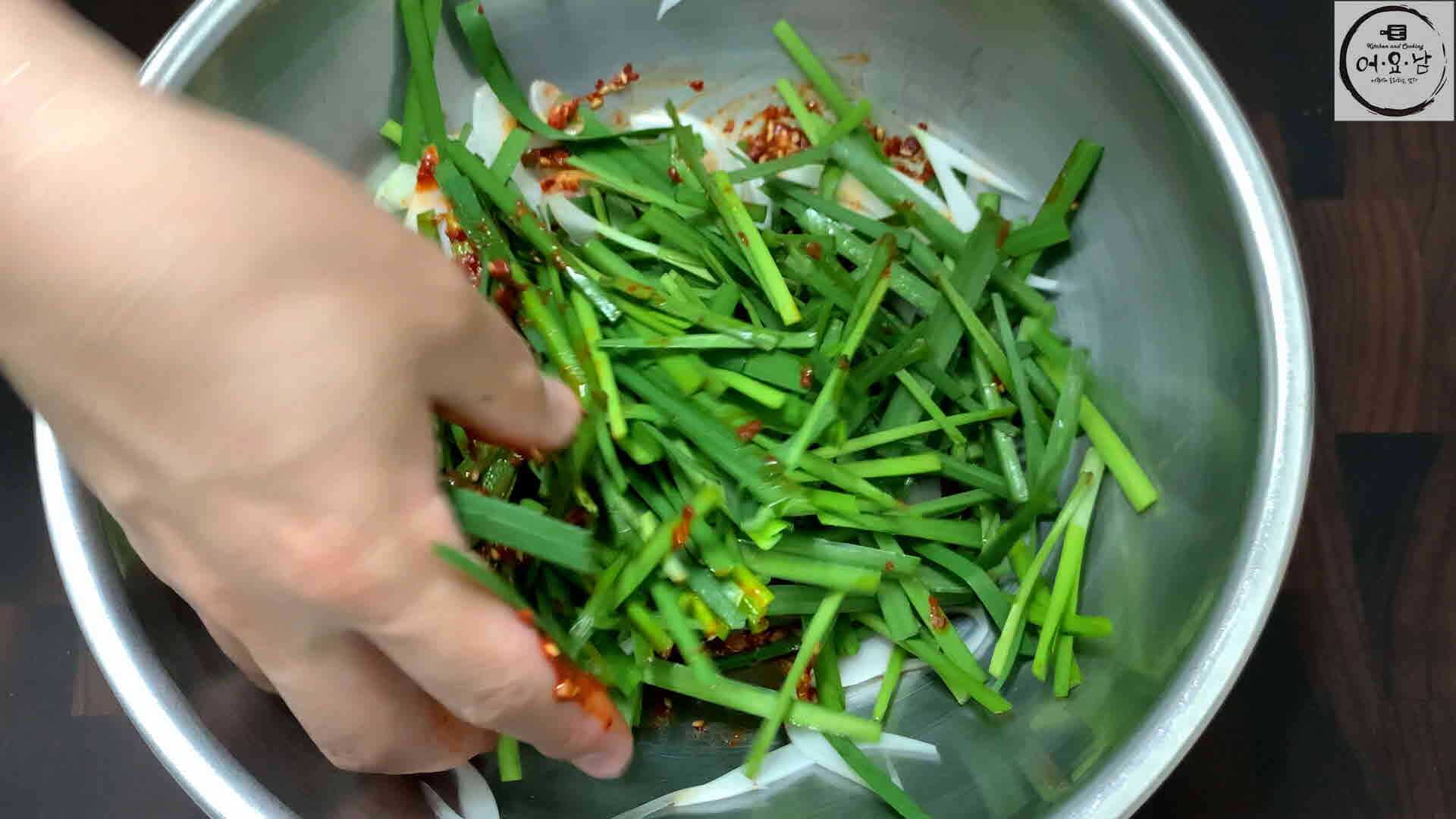 부추무침_버무리기1