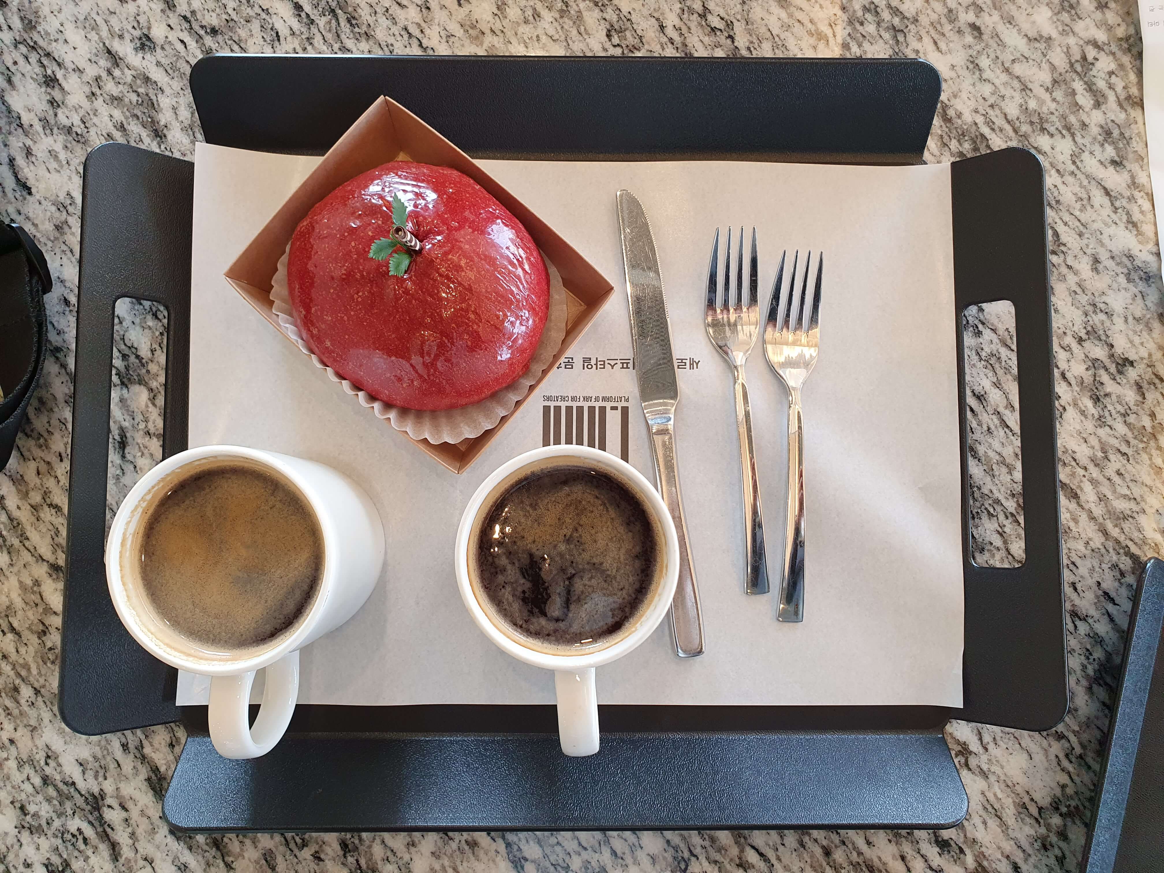 동삼동(영도) 피아크 주문 메뉴(아메리카노-6,000원, 사과 한 상자-6,000원)