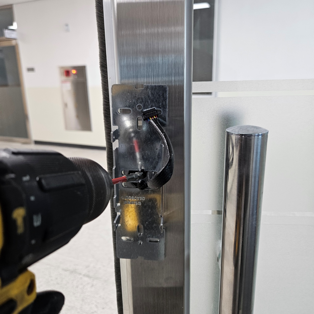 양산 열쇠 도어락 학교 교사실 세이프 도어 샤시문 디지털 전자 번호키 설치