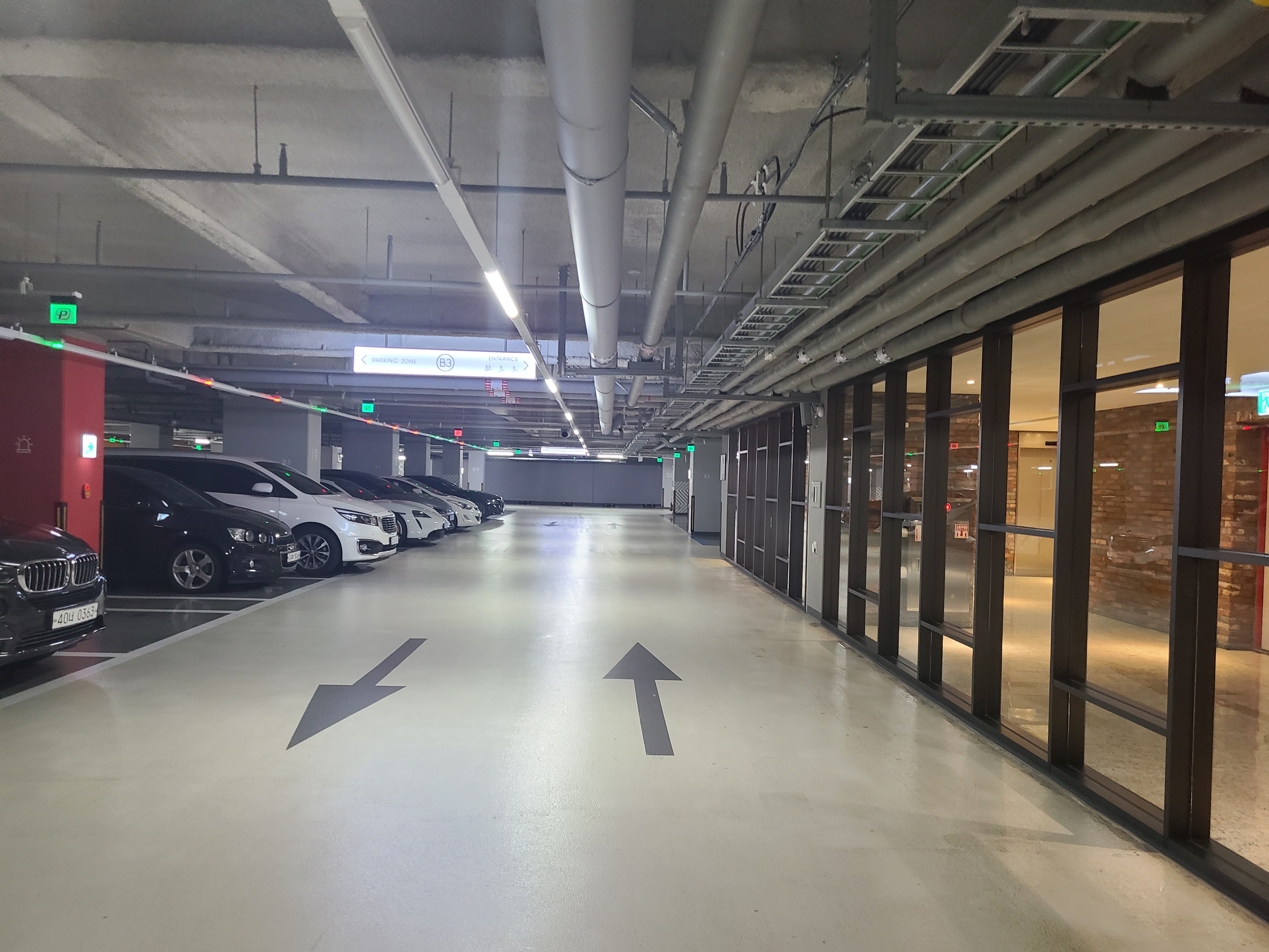 성수 생각공장 데시앙플렉스 지하3