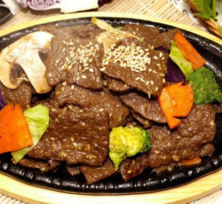 비건 음식 중 대체육으로 만든 불고기볶음