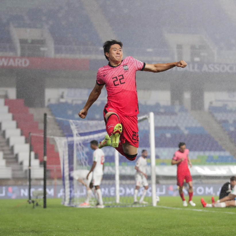 권창훈 선수가 골을 넣고 세러머니 하고 있다