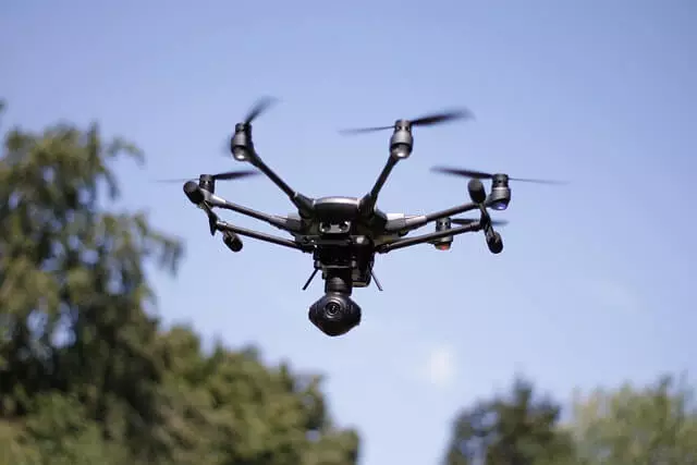 드론 촬영과 위성 촬영의 차이점