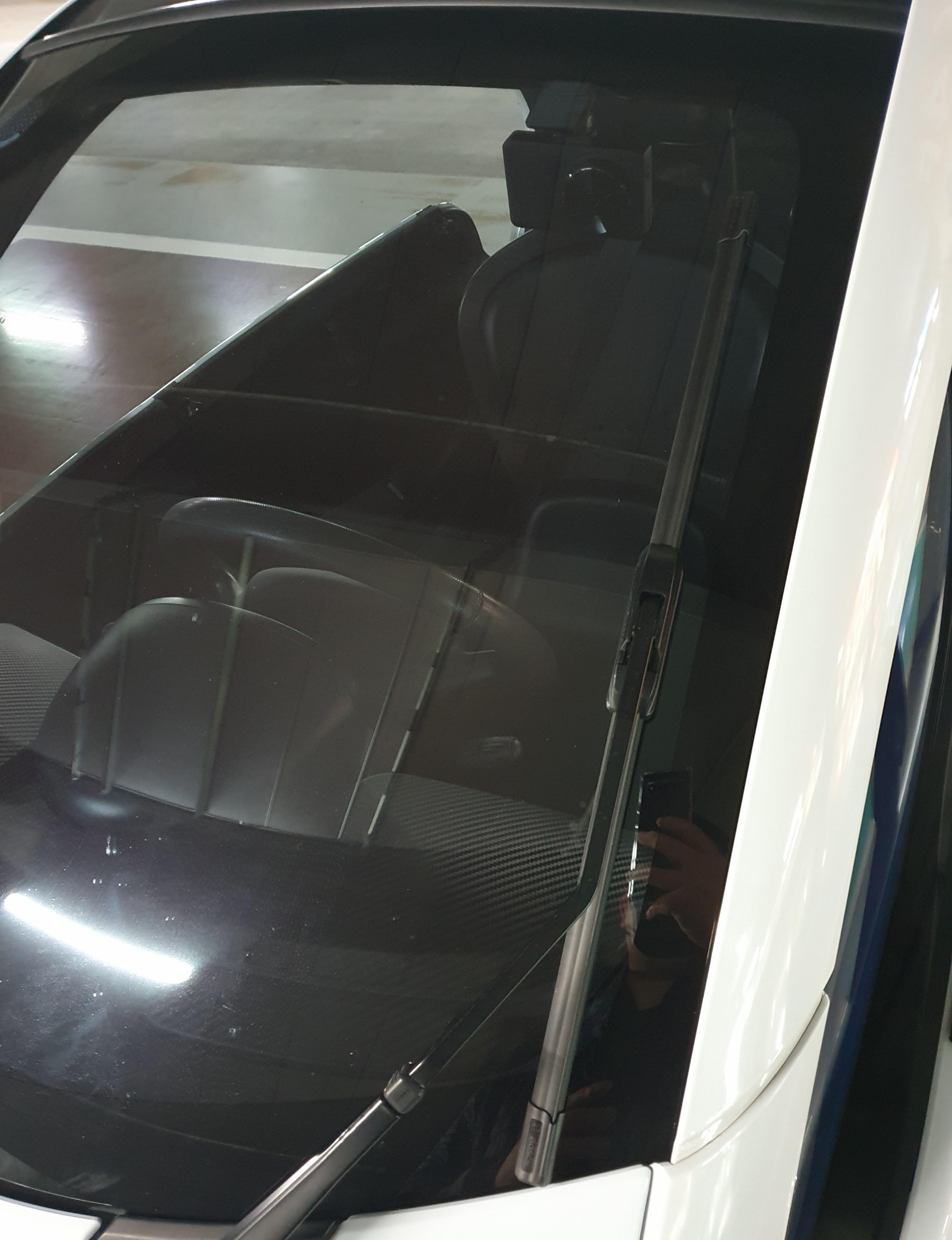 트위지 앞창문사진