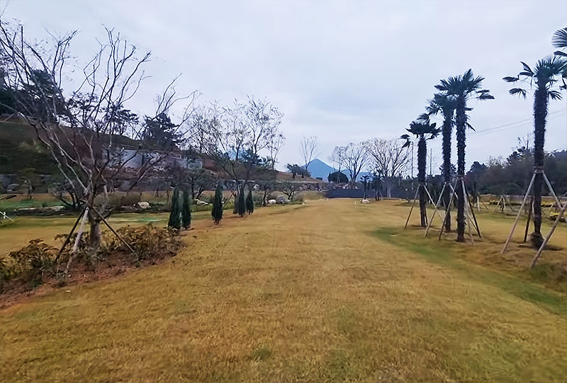 삼천포 모충파크골프장. 경남 사천시 송포동 1144-1 (모충공원 내)