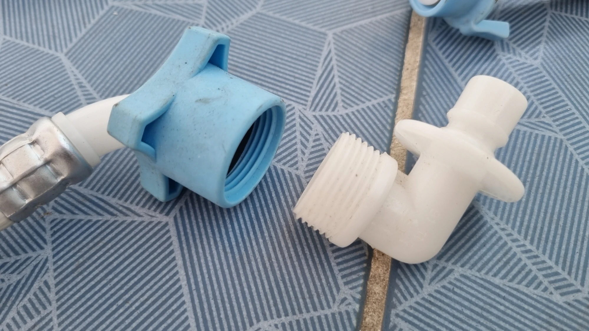 세탁기 급수호스 연결 부품