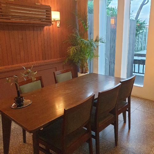 토크라피 : 강화도 동막해변 오션뷰 카페_실내 룸