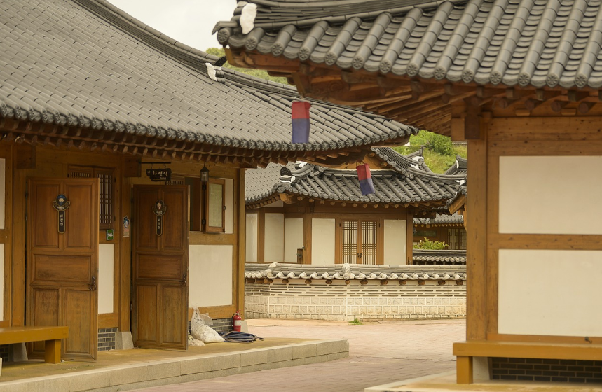 혼자 여행하기 좋은 역사적 명소 탐방