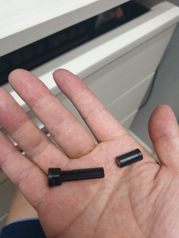 부러진 교체 전 지지대