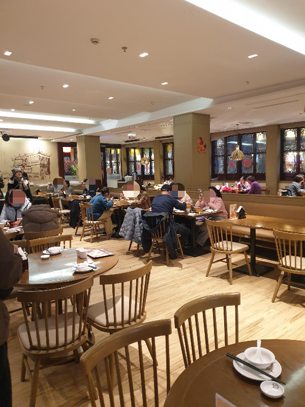 넓은 홀 촤석 70 ~80%는 차 있는 남상 만두집