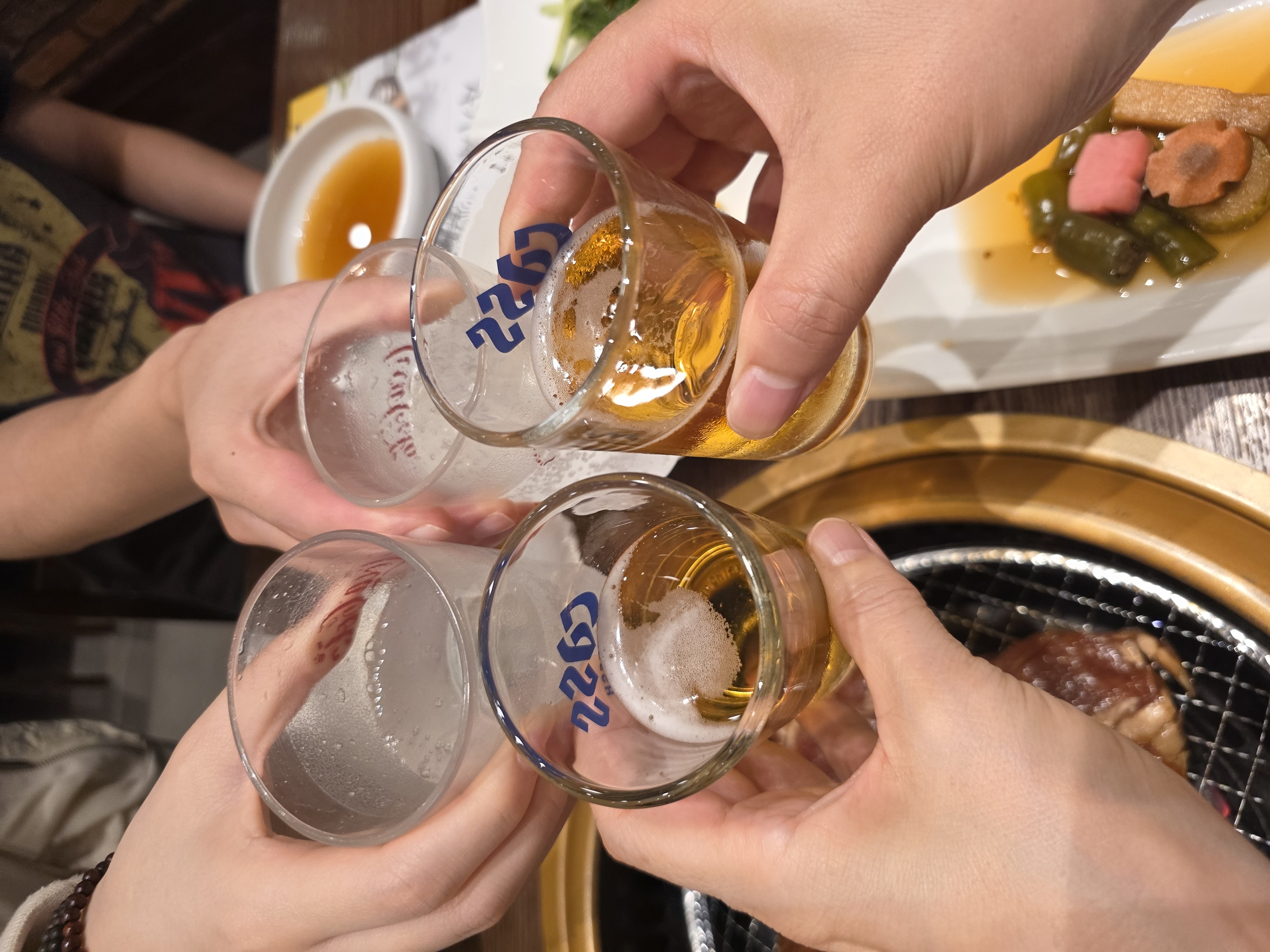 맥주잔을 들고 오늘을 위하여~~ 브라보