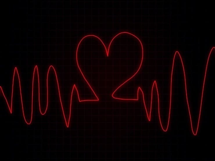 검정색-바탕-화면에-빨간-밸런스-그래프