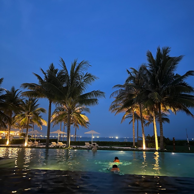 해 진 후의 알마리조트 풍경