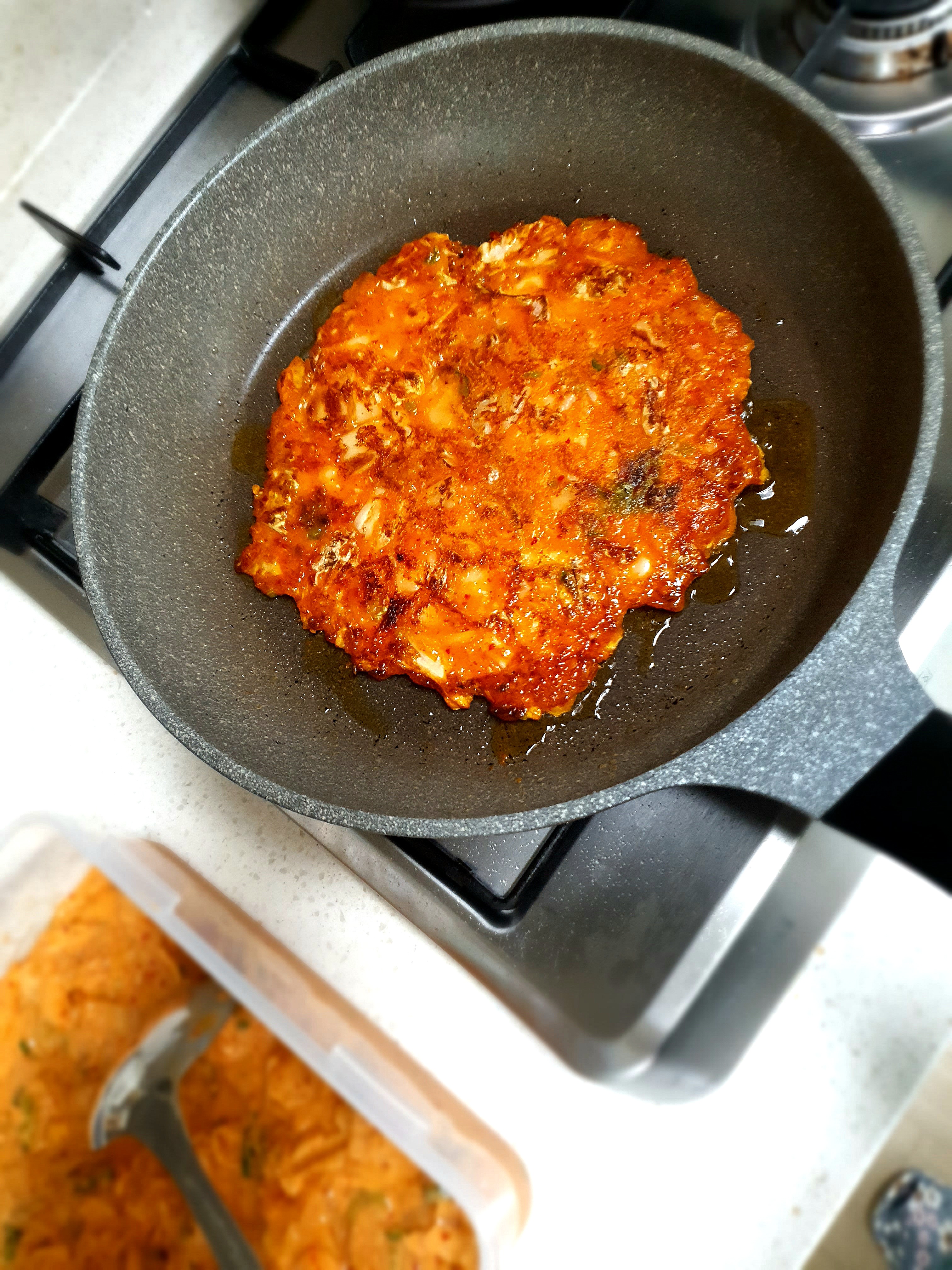 맛있는-김치전을-6장-부쳤어요.