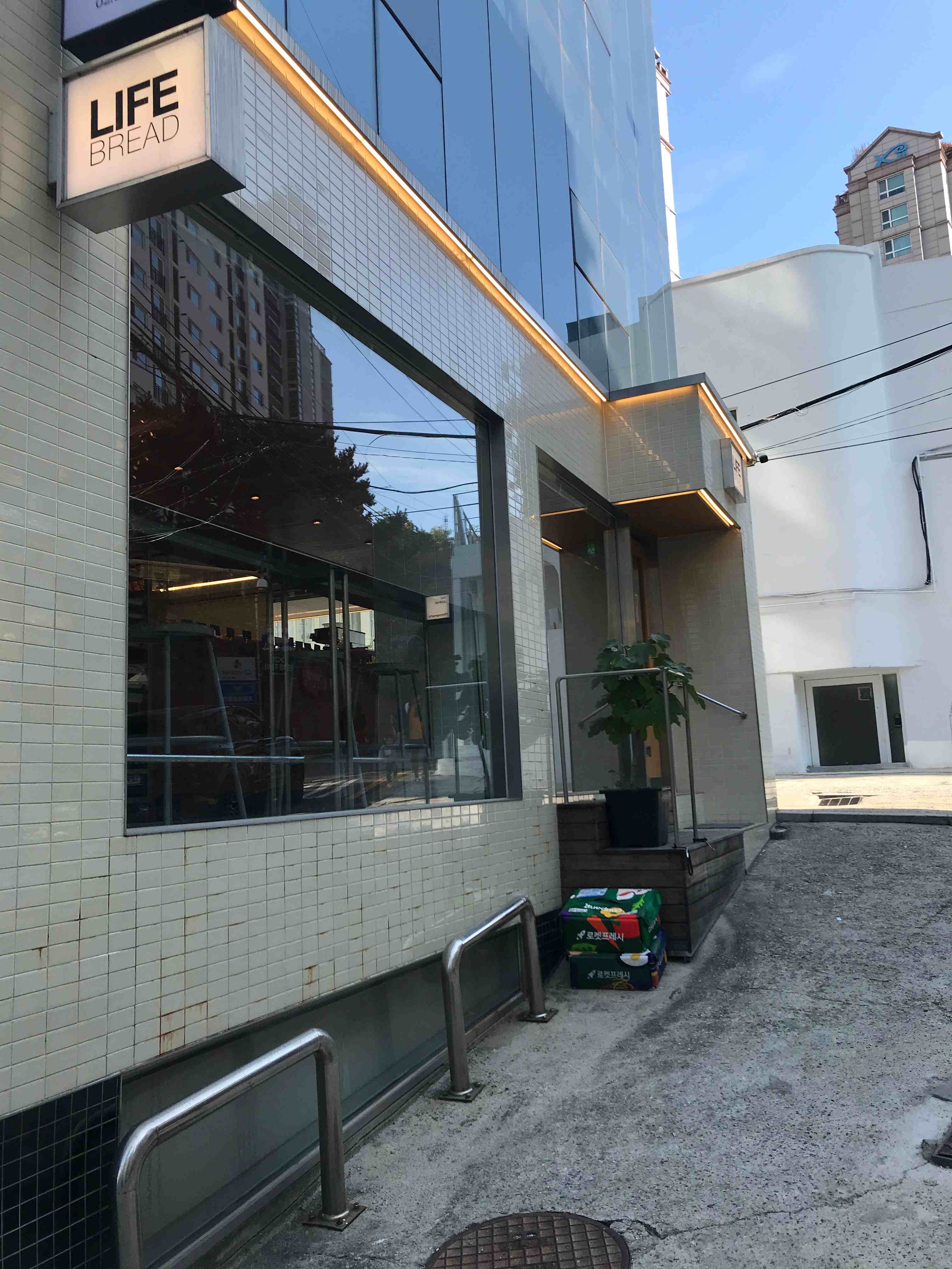라이프브레드 빵집 입구