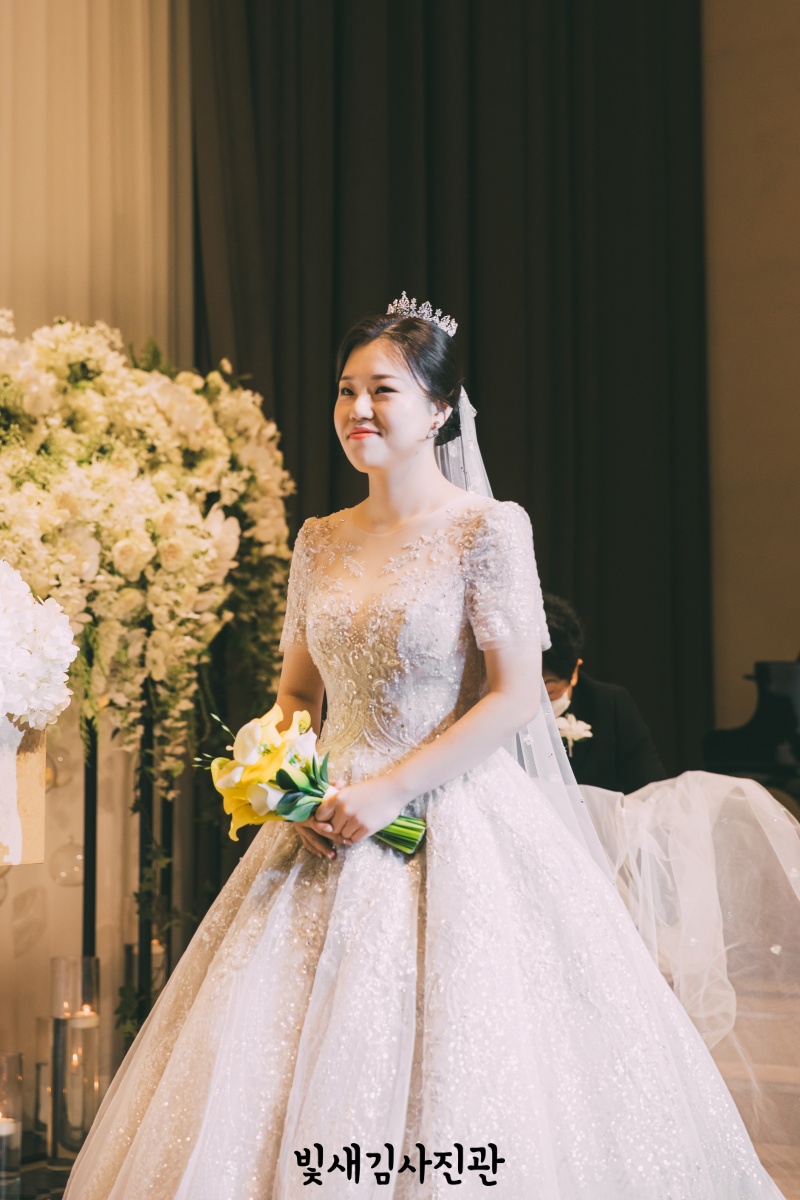 위더스 영등포 본식스냅 펠리체홀 신부 측면