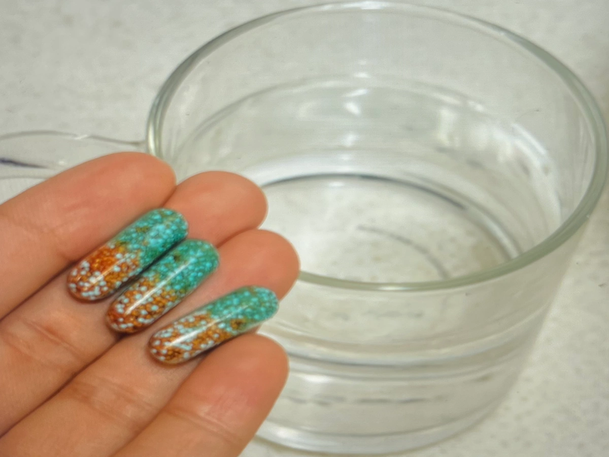 맥스컷-프로-크롬-복용법-알리기-위해-찍은-알약-3개-사진