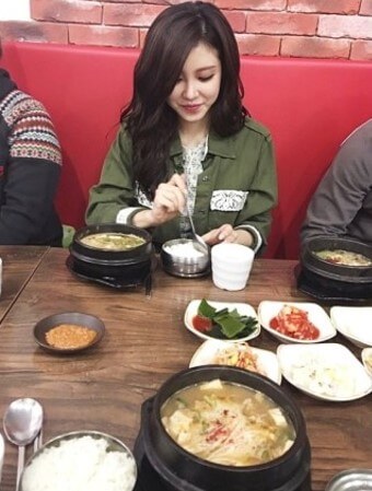 팬들과-아침식사하는-연예인