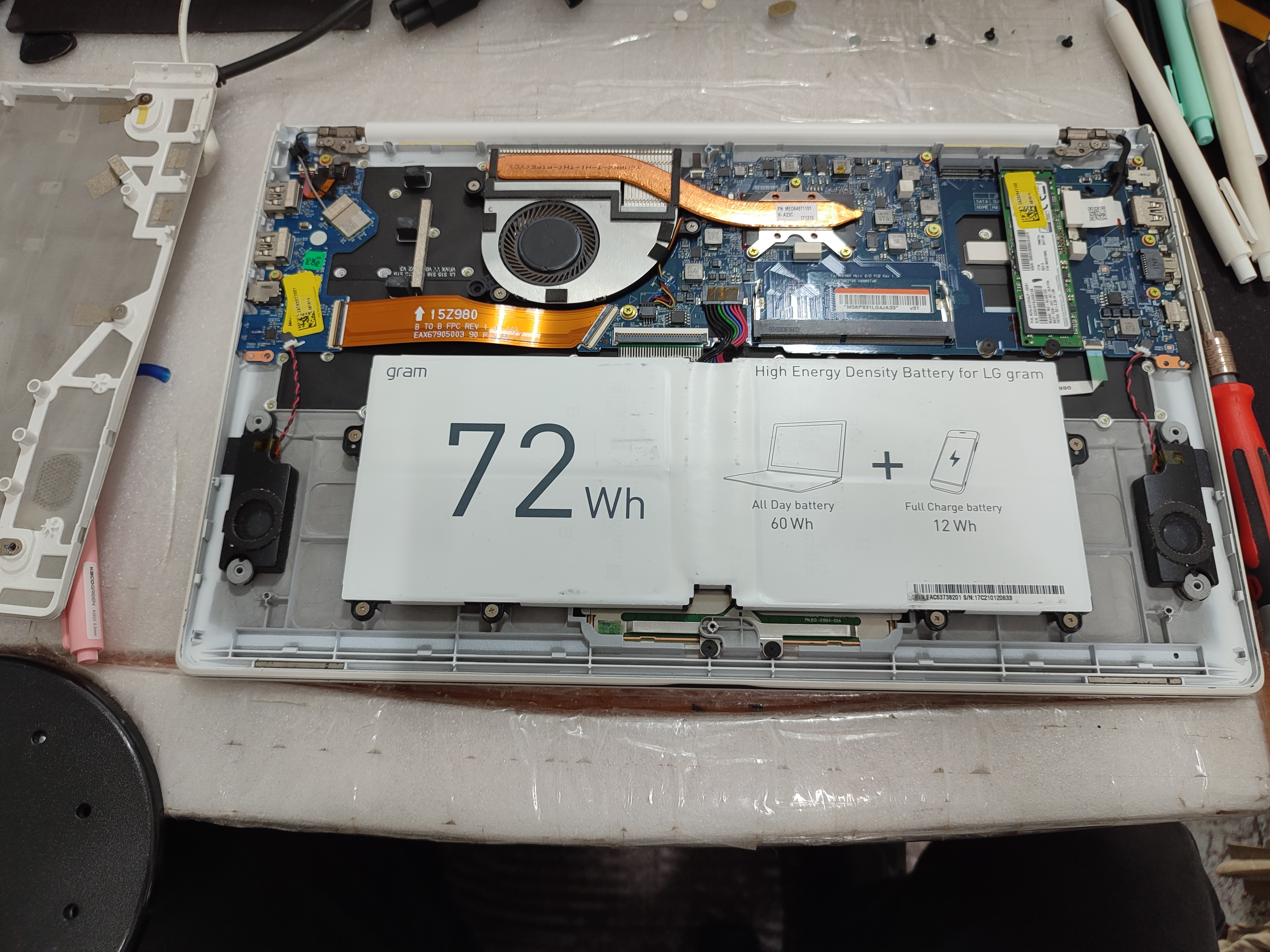 15Z980-GA56K 분해된 모습