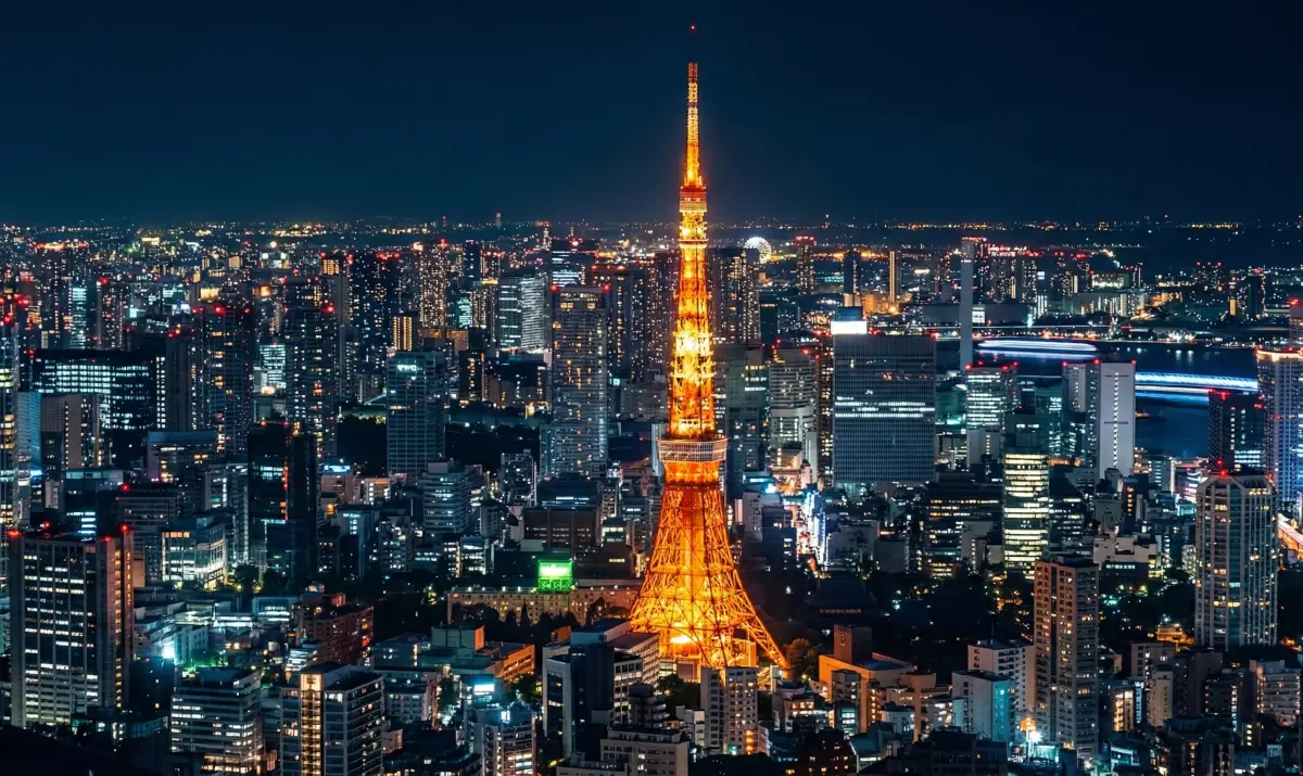 도쿄 타워와 현대적인 빌딩이 어우러진 환상적인 야경