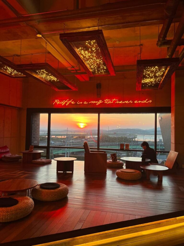 파주 대형 브런치 카페 '레드파이프'
