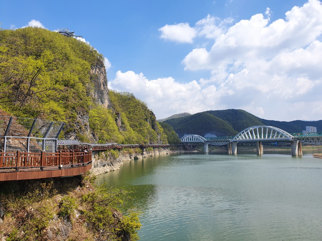 잔도길 전경 사진