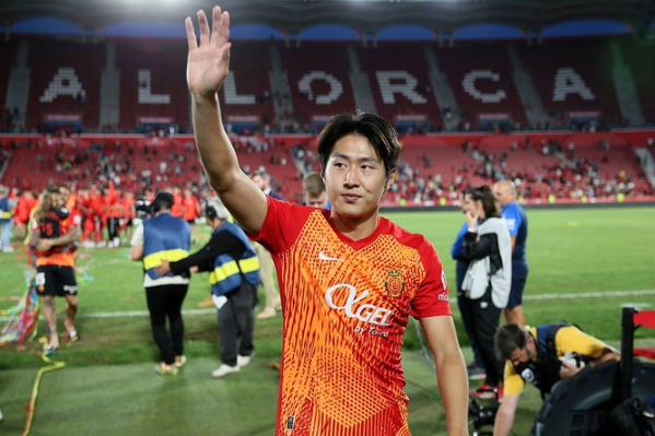 이강인 파리 생제르망 PSG 이적 영입 오피셜 주전 루이스 엔리케 전술 포지션 등번호