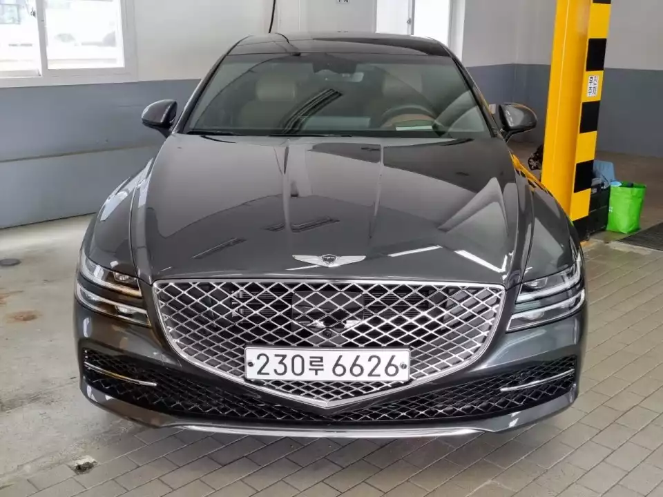 제네시스 G80 2.5T 앞모습입니다.