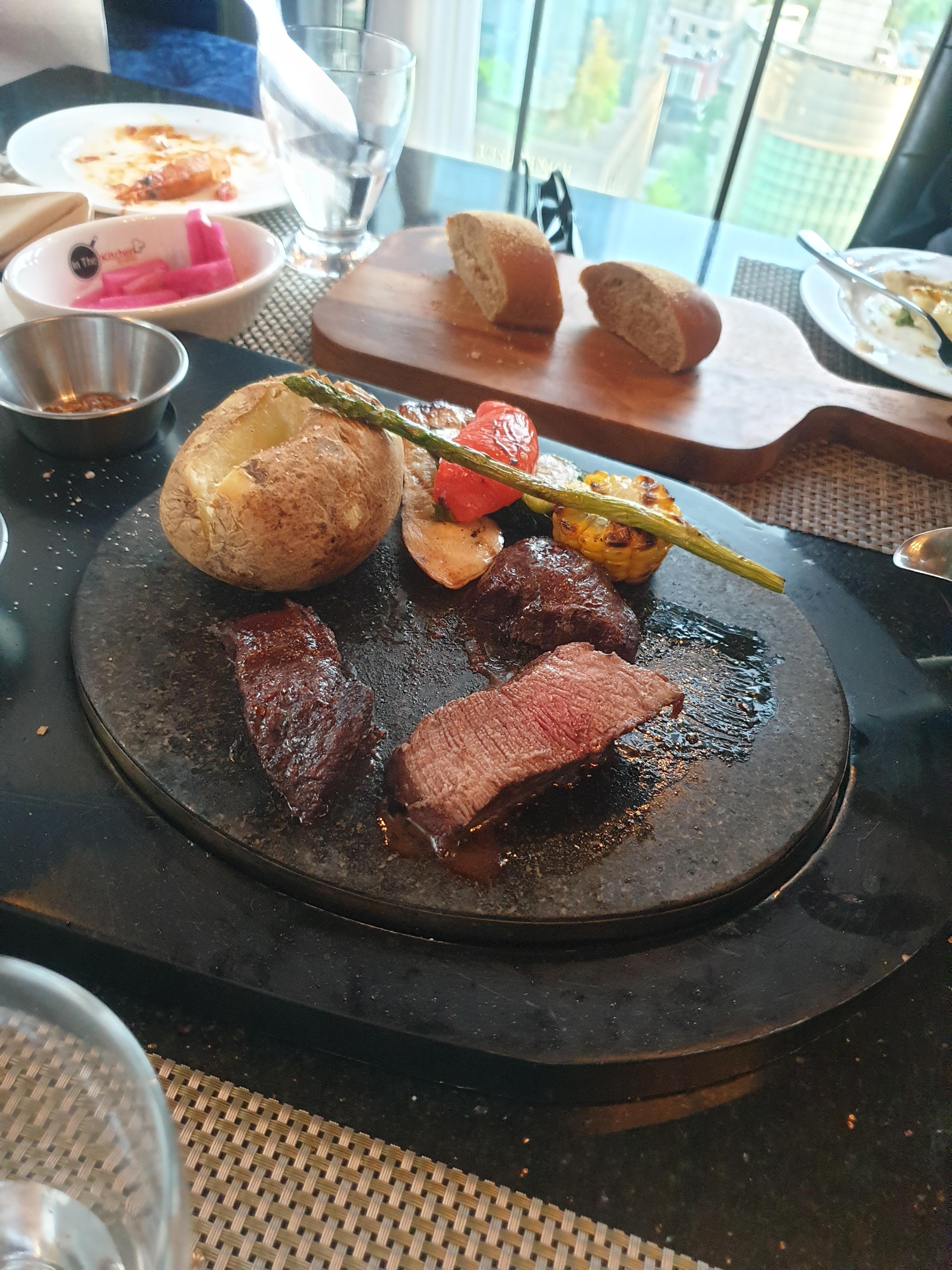 청담동 인더키친 몽뜨레쉐프 안심 스테이크