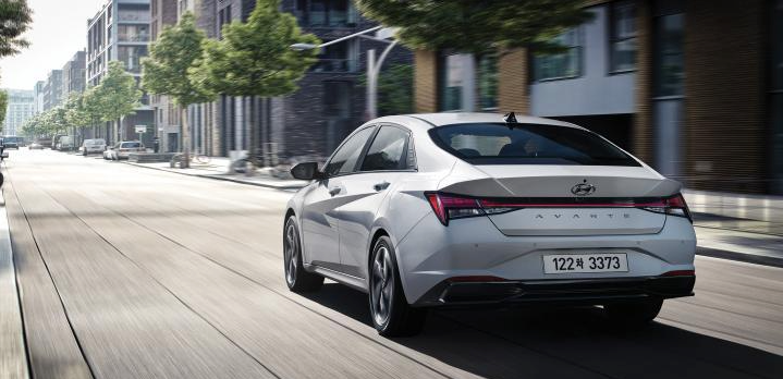 2021 아반떼 외관 - 뒷모습