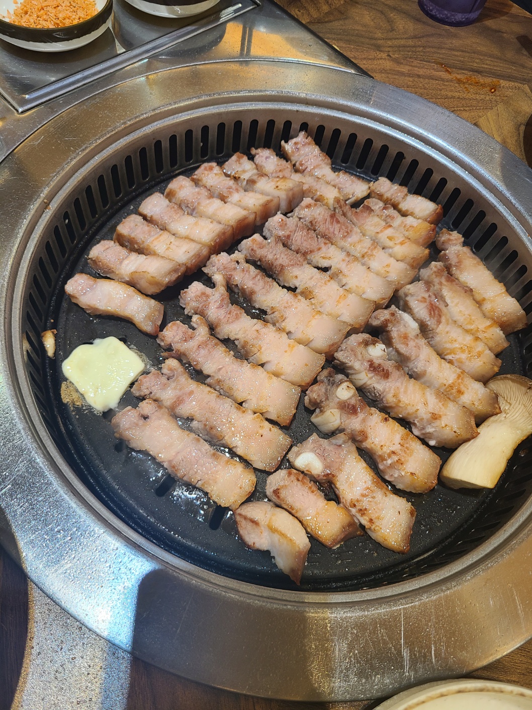 맛찬들왕소금구이 창원상남점 숙성 삼겹살 구이
