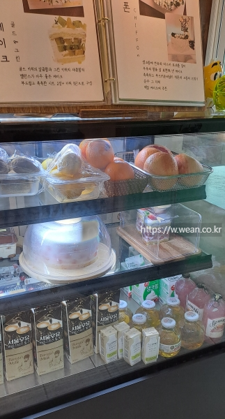 냉장고 쇼케이스에요.